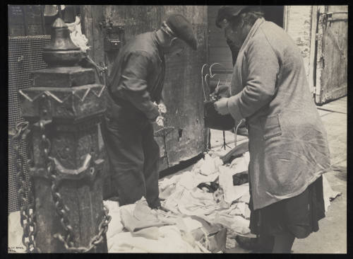© Estate of Ilse Bing.  Image courtesy Emory Libraries Digitization.