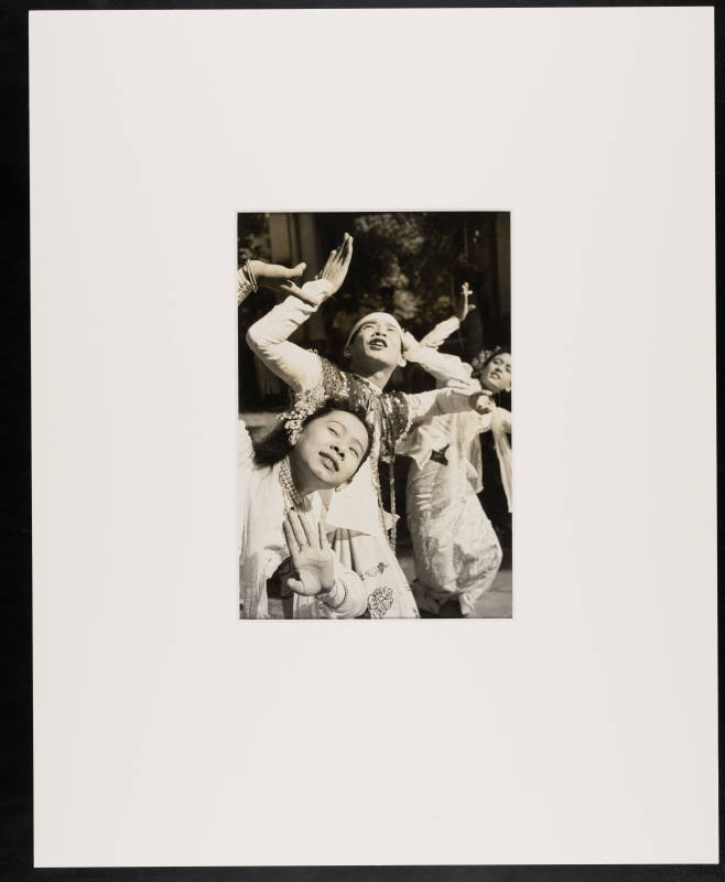 © Henri Cartier-Bresson/Magnum Photos.  Image courtesy Emory Libraries Digitization.