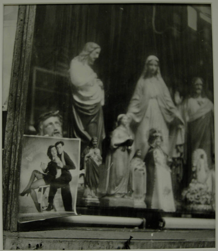 © Estate of Leon Levinstein.  Image courtesy Michael C. Carlos Museum, Emory University.