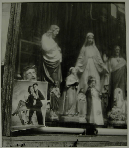 © Estate of Leon Levinstein.  Image courtesy Michael C. Carlos Museum, Emory University.