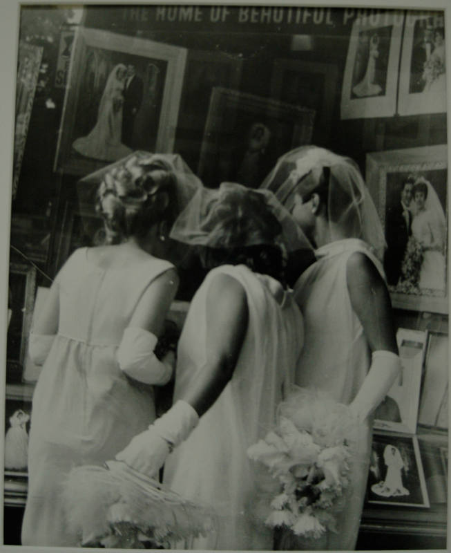 © Estate of Leon Levinstein.  Image courtesy Michael C. Carlos Museum, Emory University.