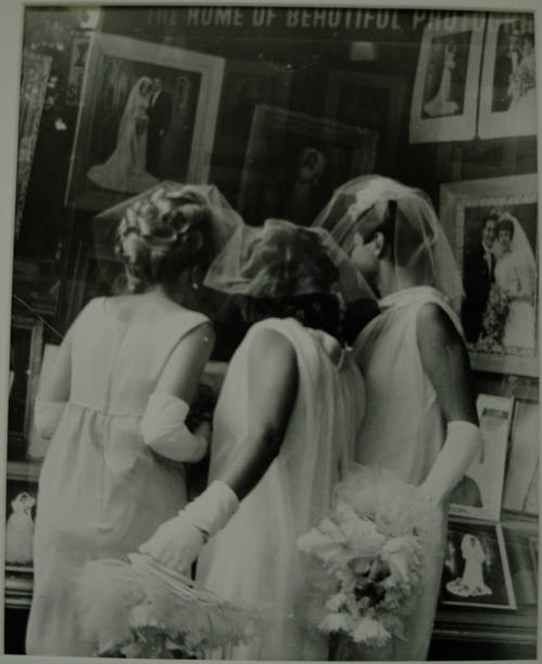 © Estate of Leon Levinstein.  Image courtesy Michael C. Carlos Museum, Emory University.