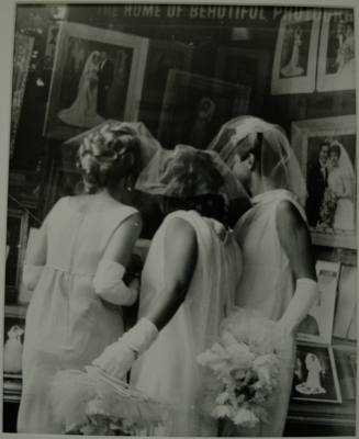 © Estate of Leon Levinstein.  Image courtesy Michael C. Carlos Museum, Emory University.