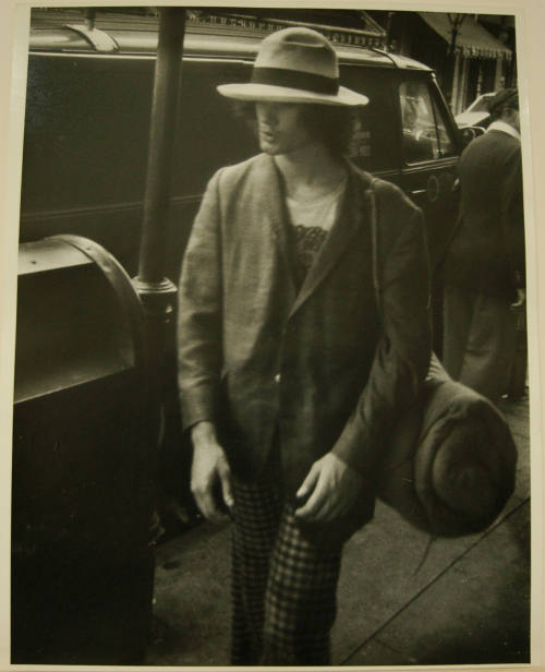 © Estate of Leon Levinstein.  Image courtesy Michael C. Carlos Museum, Emory University.