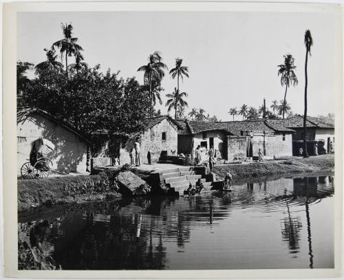 © Estate of Lou Stoumen.  Image courtesy Michael C. Carlos Museum, Emory University.