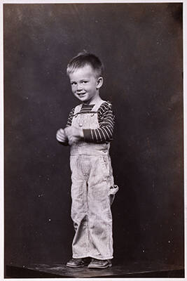 © Estate of Michael Disfarmer (disputed).  Photo © Bruce M. White, 2006.