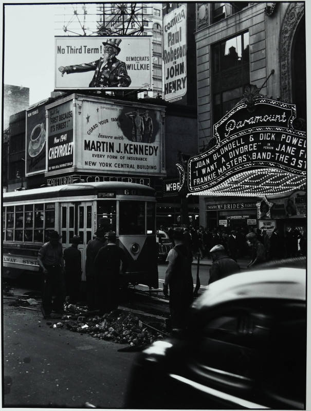 © Estate of Lou Stoumen.  Image courtesy Michael C. Carlos Museum, Emory University.
