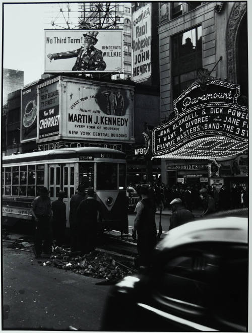 © Estate of Lou Stoumen.  Image courtesy Michael C. Carlos Museum, Emory University.