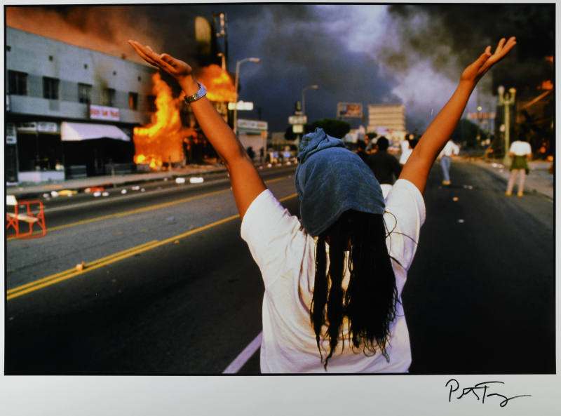 © Peter Turnley.  Image courtesy Michael C. Carlos Museum, Emory University.